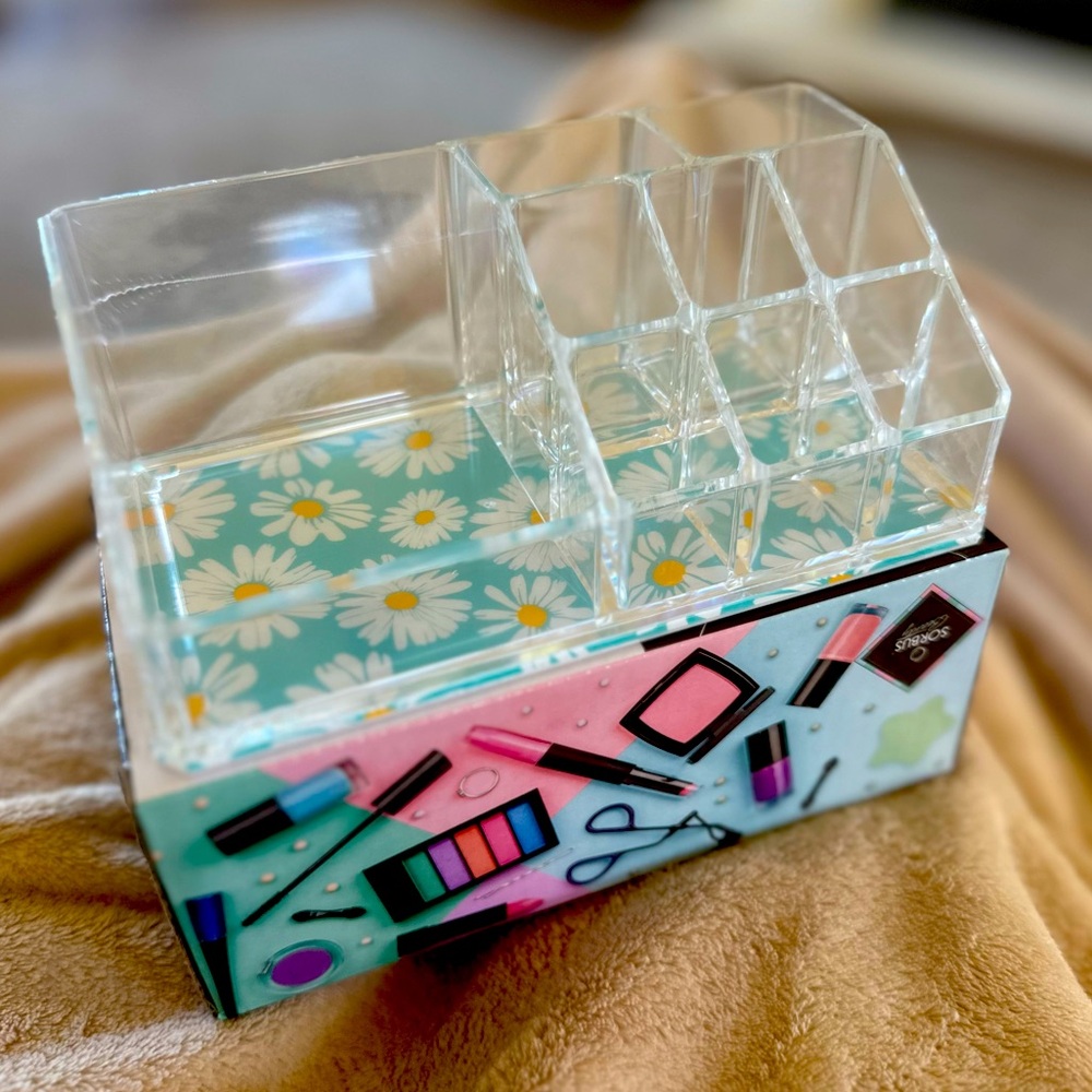 MAKEUP ORGANIZER (STILL IN BOX!!)